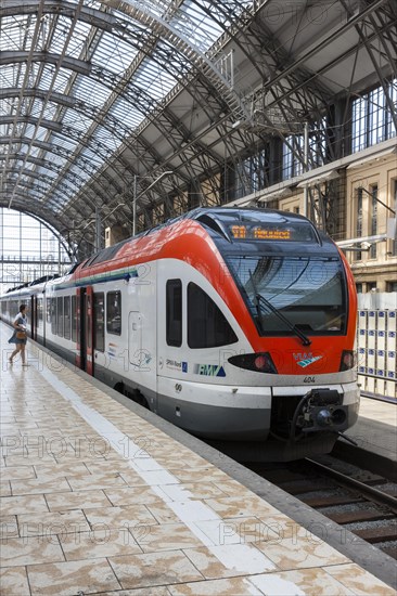 A regional train of the RMV pulling into the main station