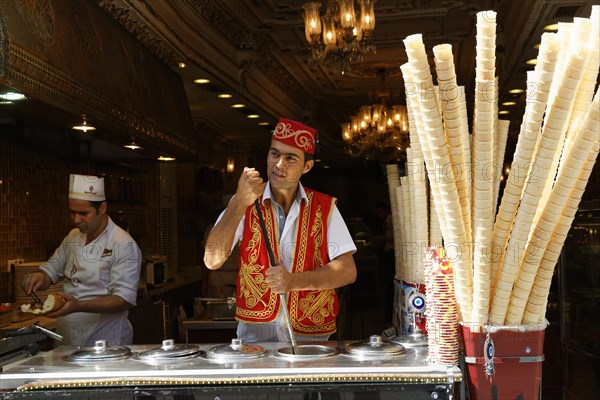 Ice cream salesman in Istiklal Caddesi