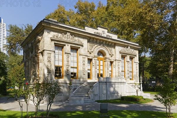 Maiyet residence at the Merasim Koeskue or Kiosk of the Linden Tree or Ihlamur Kasri