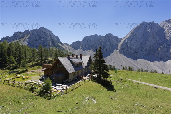 Klagenfurt Hut with the Hochstuhl Group