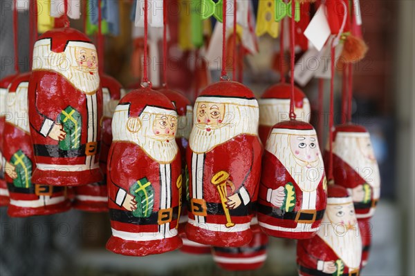 Santa Claus figures