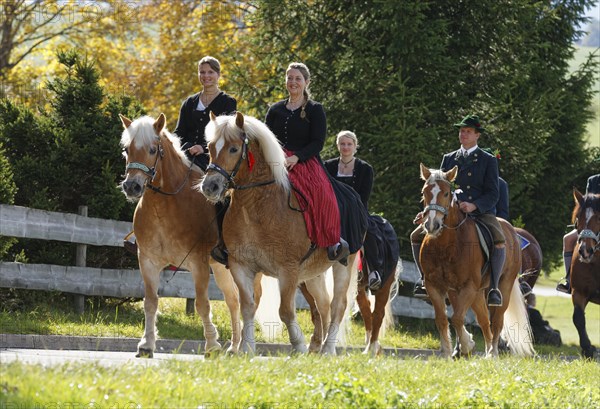 Leonhardiritt procession