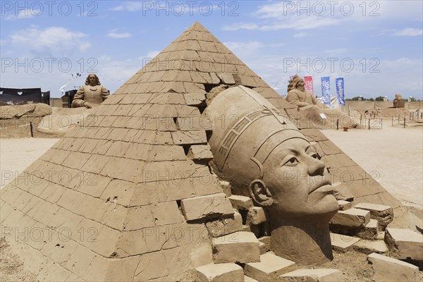 Nefertiti sand sculpture by Karlis Ile