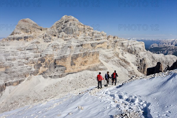 Mountain climbers during the descent from Mt Tofana di Roze