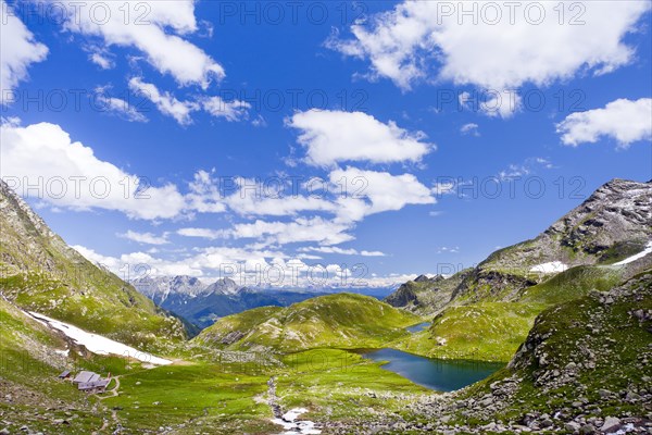 Kaser Lacke lake in front of Ifinger Mountain