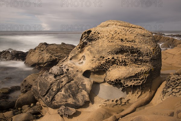 Tafoni rock formations