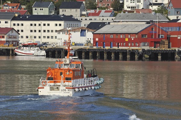 Boat entering Honningsvag harbour