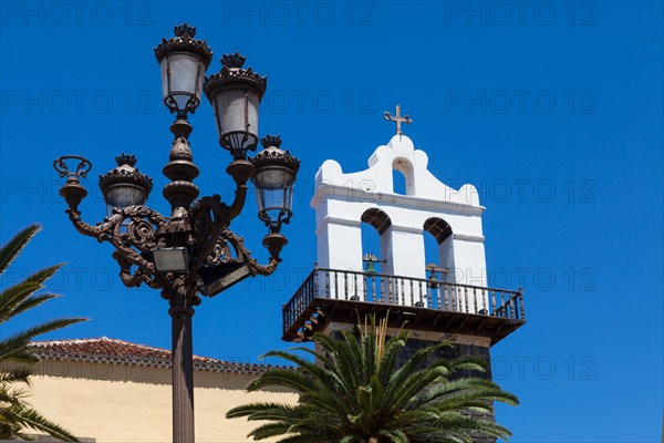 Street lamp in front of San Francisco Convent