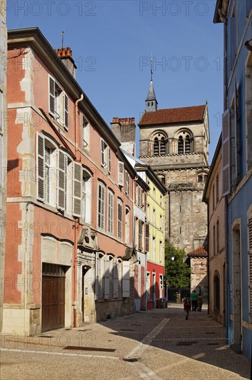 District of Le Chapitre with the former cloister of the collegiate ladies