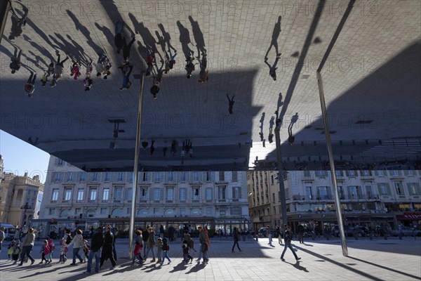 Shade of 1000 square metres of polished stainless steel, Marseille