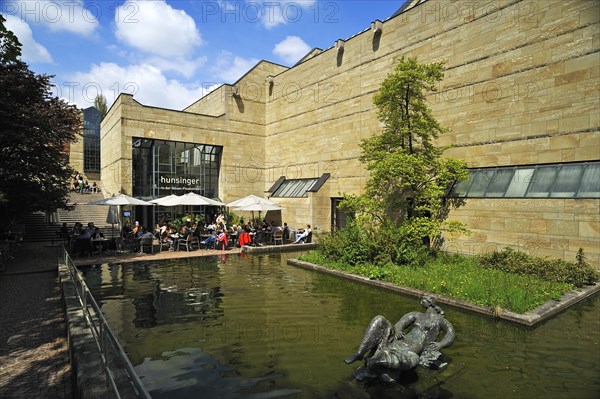 Neue Pinakothek art gallery with a fountain and restaurant