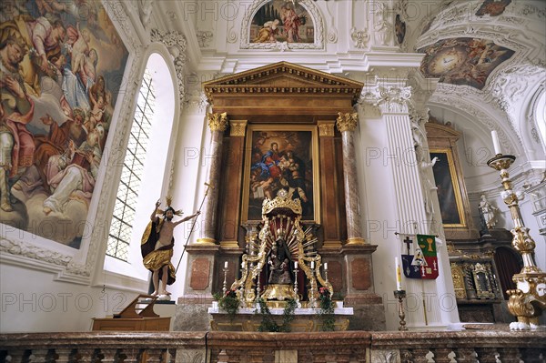 Altar of the Virgin Mary with the altarpiece