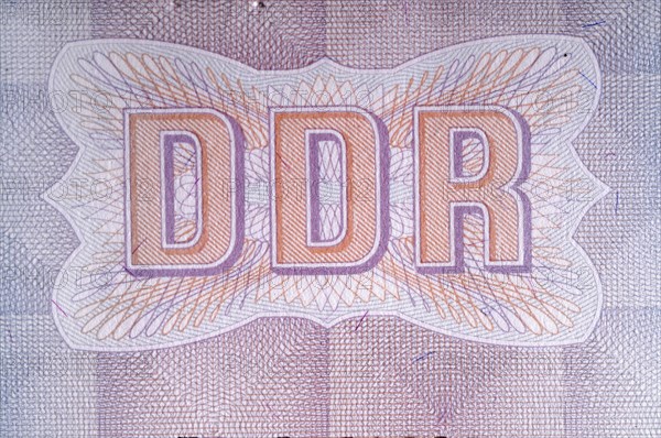 Lettering 'DDR'