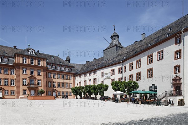 Castle square with the northern and central wings