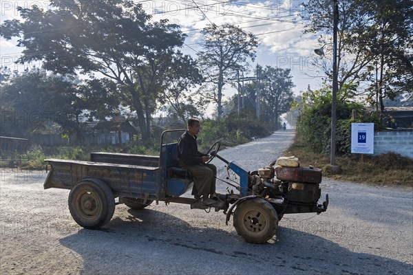 Single-axle tractor