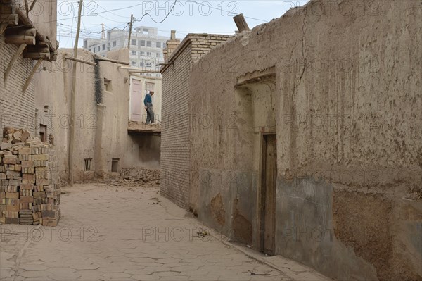 Demolition of the old mudbrick houses in the Uyghur Muslim Quarter