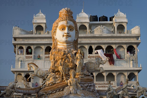 Hotel for pilgrims with a huge sculpture of Shiva