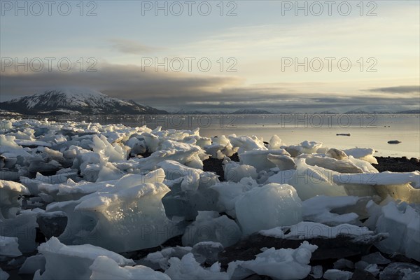 Grounded ice floes