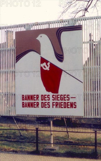 Socialist propaganda sign