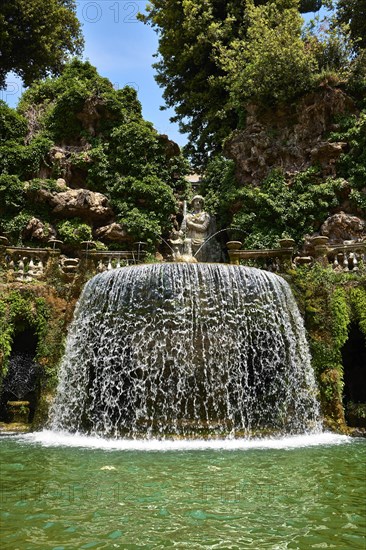 Waterfall of The Oval fountain