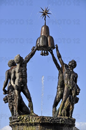 Fountain figures of young men holding heraldic symbols of the Montalto