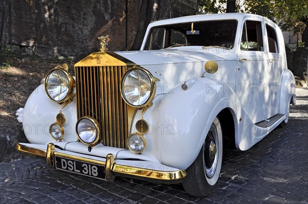 Vintage Rolls-Royce Silver Wraith Pullman limousine