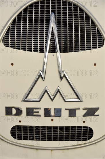 Company logo of Magirus-Deutz on the radiator of a vintage Sirius Rundhauber truck