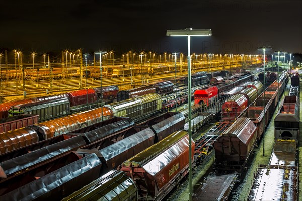 Parked goods wagons on the tracks of the Maschen marshalling yard at night