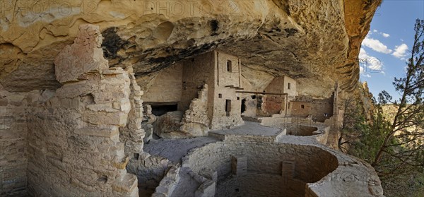 Anasazi cliff dwellings