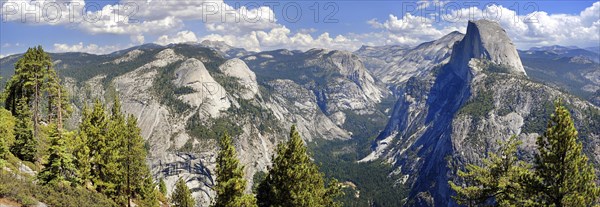Glacier Point with views of Yosemite Valley with the Half Dome