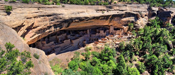 Anasazi cliff dwellings