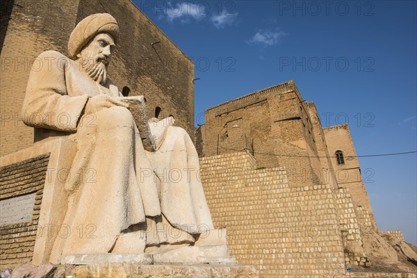 Statue of Mubarak Ben Ahmed Sharaf-Aldin in front of Qalat Hawler citadel