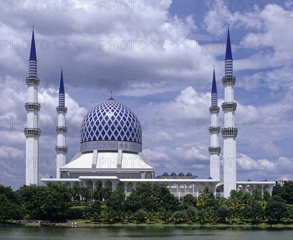 Sultan Salahuddin Abdul Aziz Shah Mosque