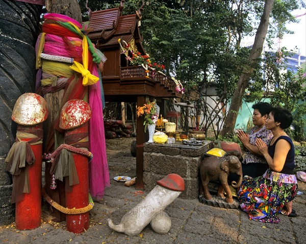 Women praying at the phallic shrine