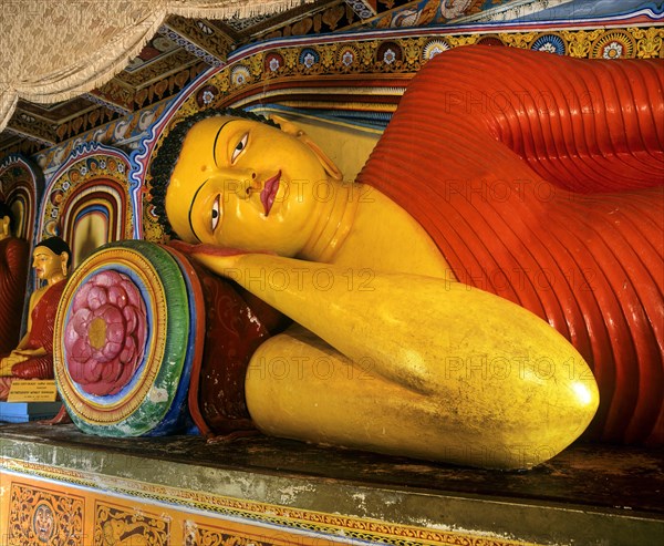 Reclining Buddha in Isurumuniya Rock Temple