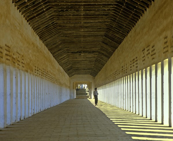 Entrance to Shwezigon Pagoda