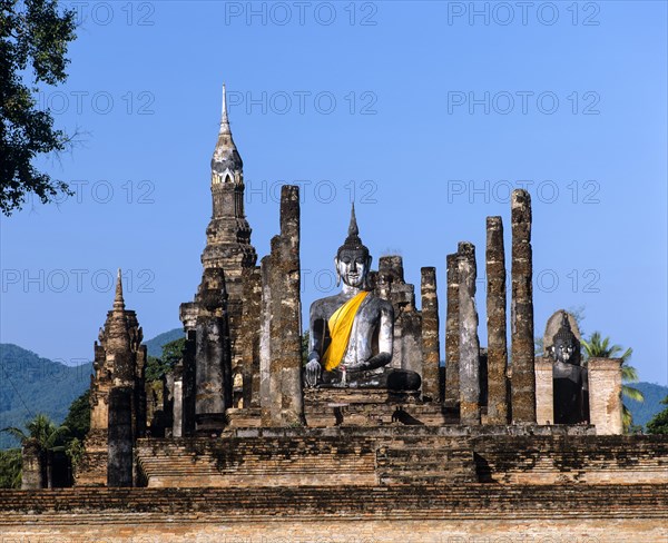 Seated Buddha at Wat Mahathat