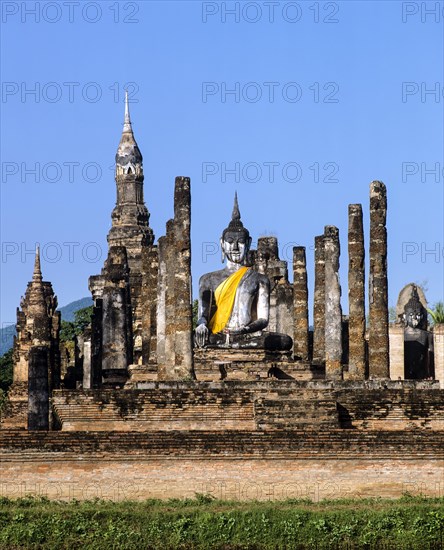 Seated Buddha at Wat Mahathat