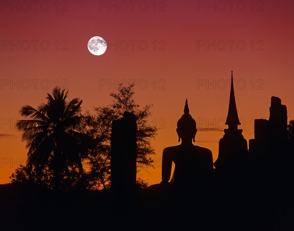 Seated Buddha at Wat Mahathat