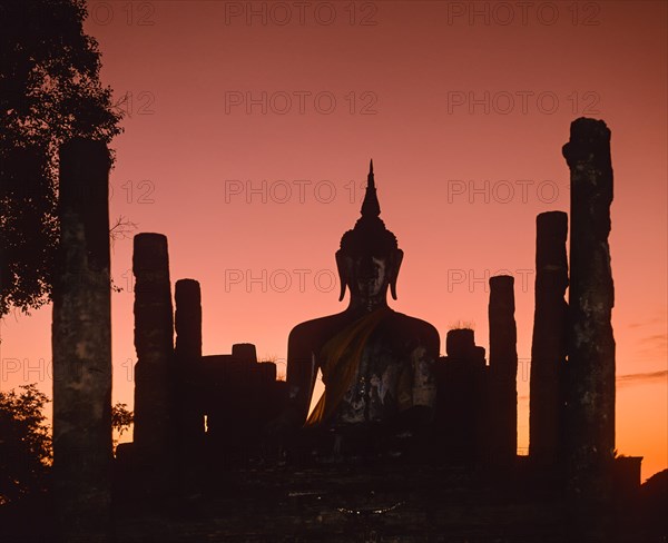 Seated Buddha at Wat Mahathat