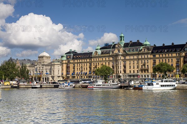 Strandvagen with Kungliga Dramatiska Teatern