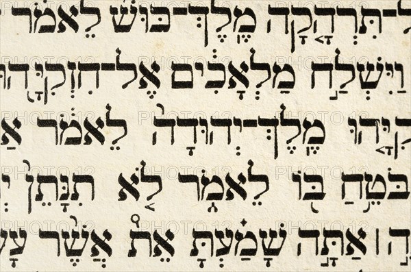 Hebrew characters from a Jewish-German Bible