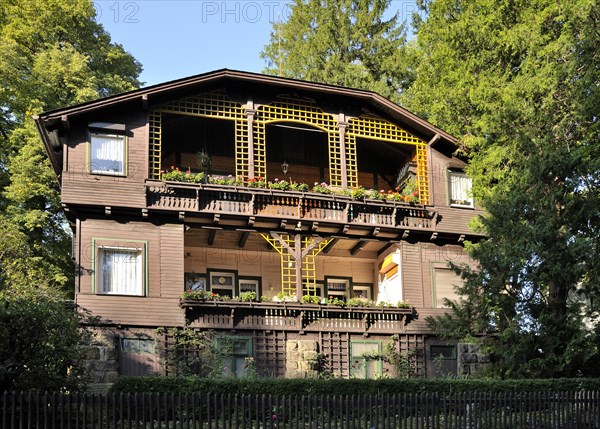 Mansion in the Waldvillenkolonie district