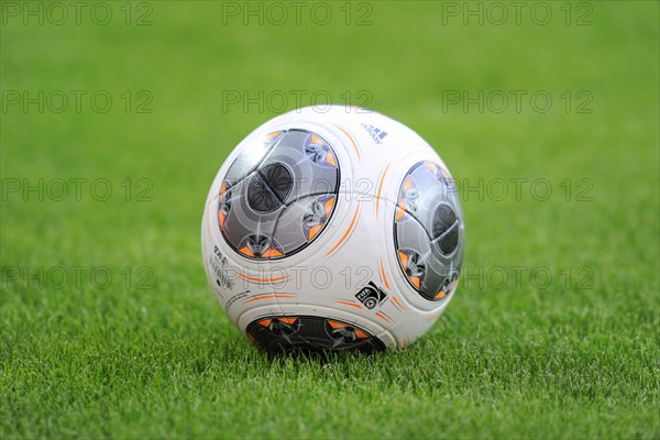 Adidas Torfabrik league ball