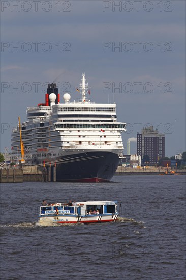 Cruise ship Queen Elizabeth