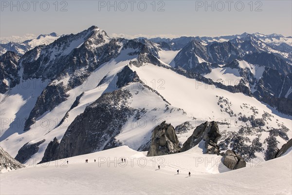 Mountaineers climbing a glacial field to the summit of Mt Schwarzenstein