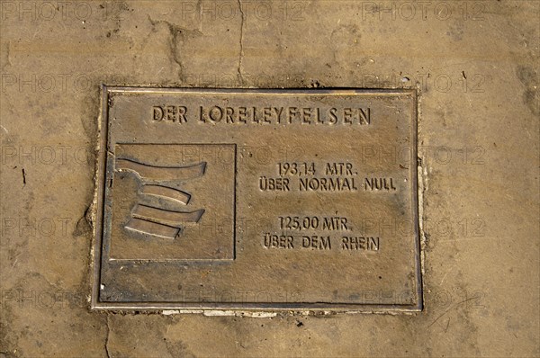 Metal plaque