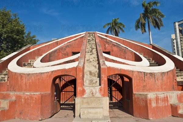 Oversized astronomical observation instrument of the observatory of Jantar Mantar