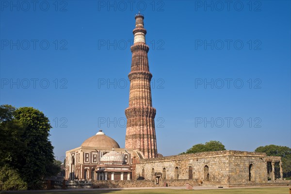 Victory column and minaret of Qutb Minar from the Islamic ruler Qutb-ud-din Aibak and the Quwwat-ul-Islam Masjid Mosque