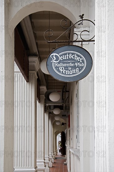 Sign with the words "Deutscher Kulturerbe-Pfad in Penang"